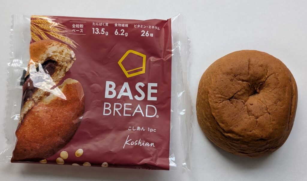ベースブレッドこしあんのパッケージとパン