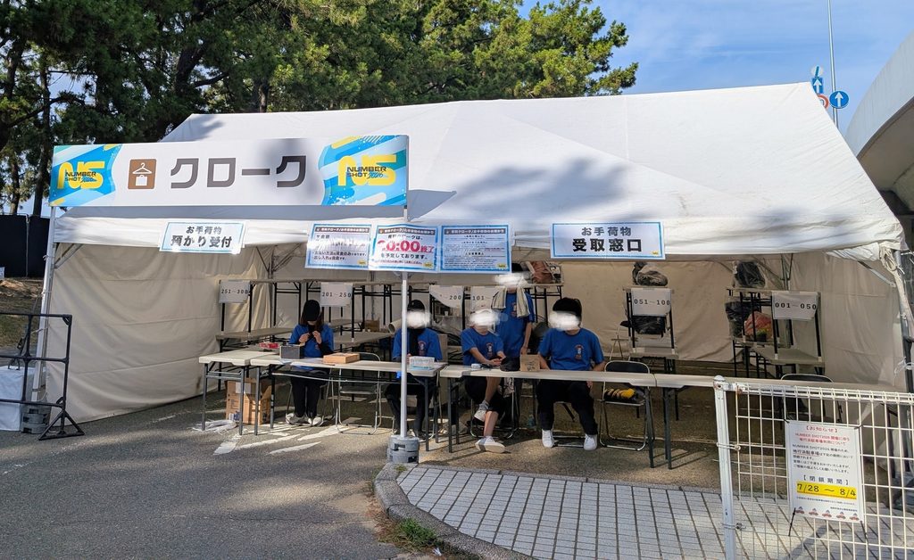 のぼせもんステージ入場口前の有料クローク