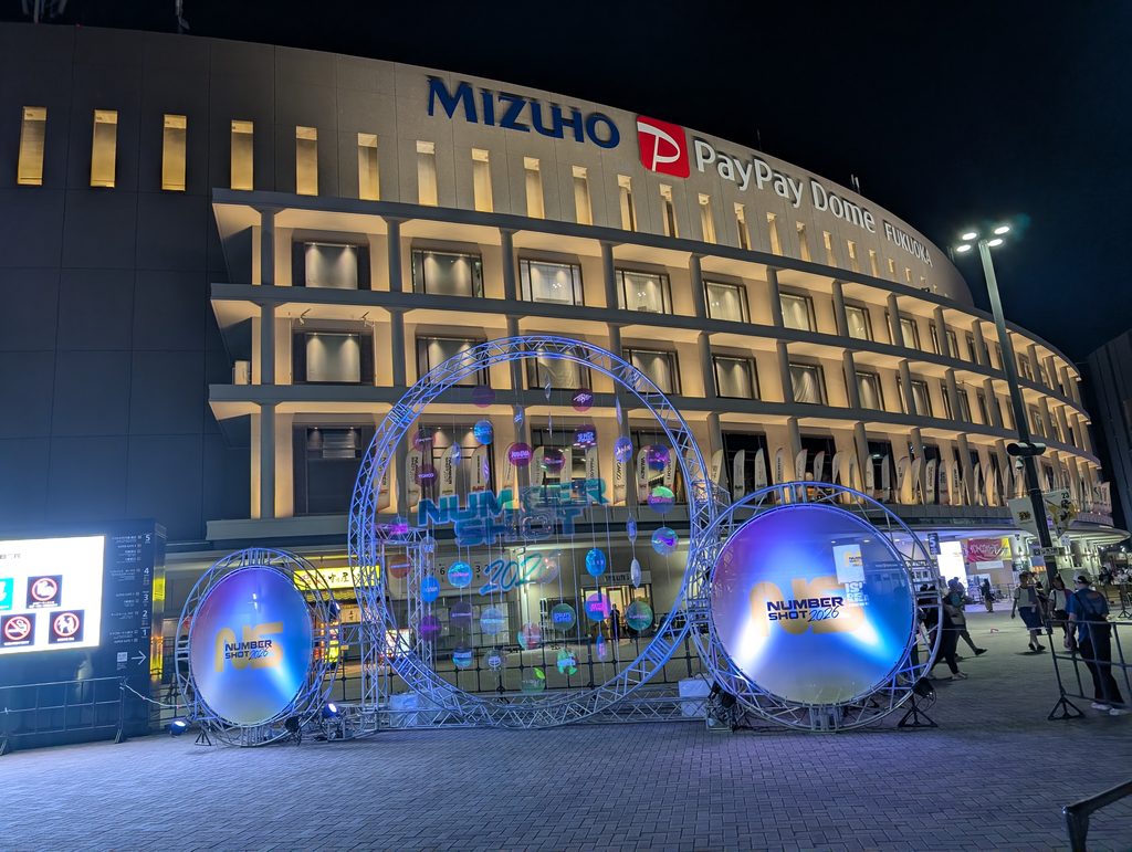 ナンバーショットドーム側、夜間綺麗なモニュメント