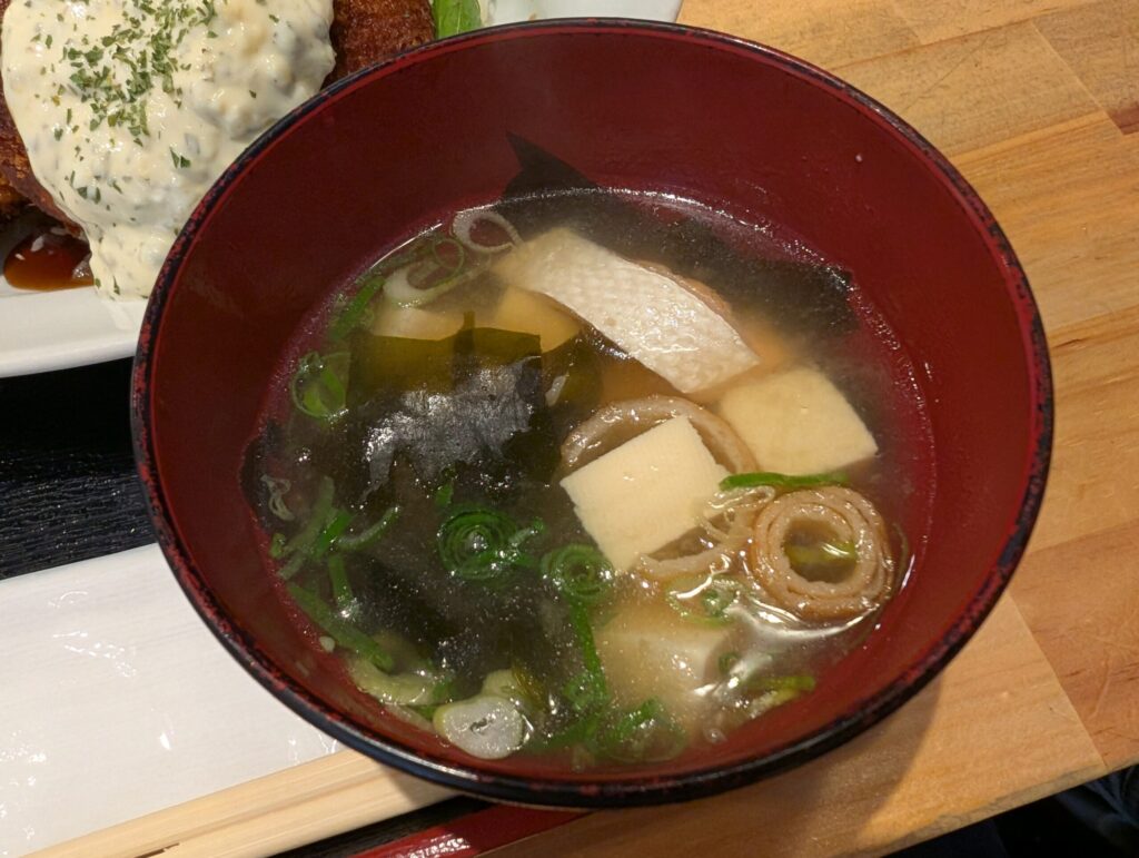 食堂うめぼし天神南のあら汁