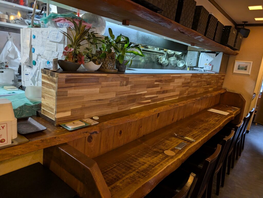 間借りBistro C'est 3onの店内のカウンター席