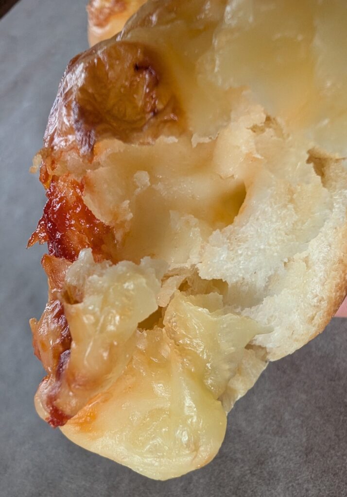 ますぱんのチーズぱんの断面