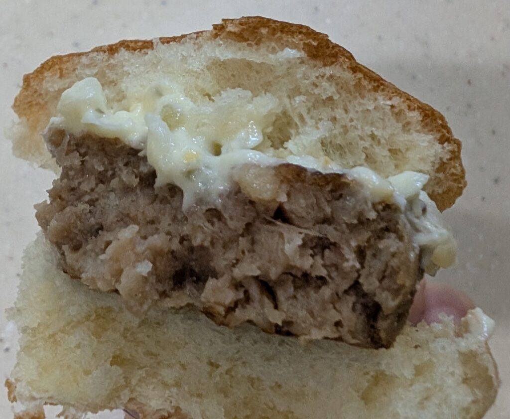 具沢山タルタルハンバーガーの断面