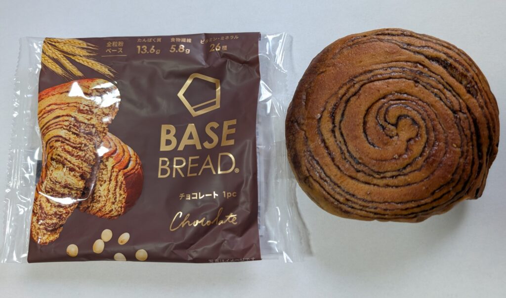ベースブレッドチョコレートのパッケージとパン