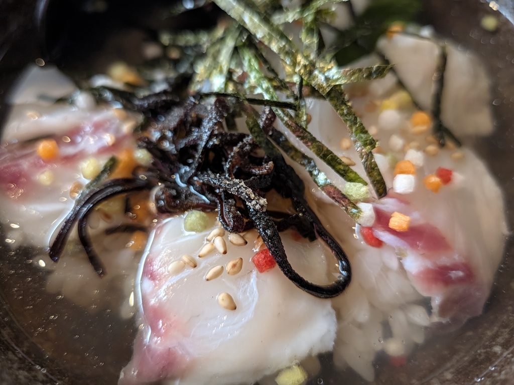 鯛の切身がのった特製鯛茶漬け