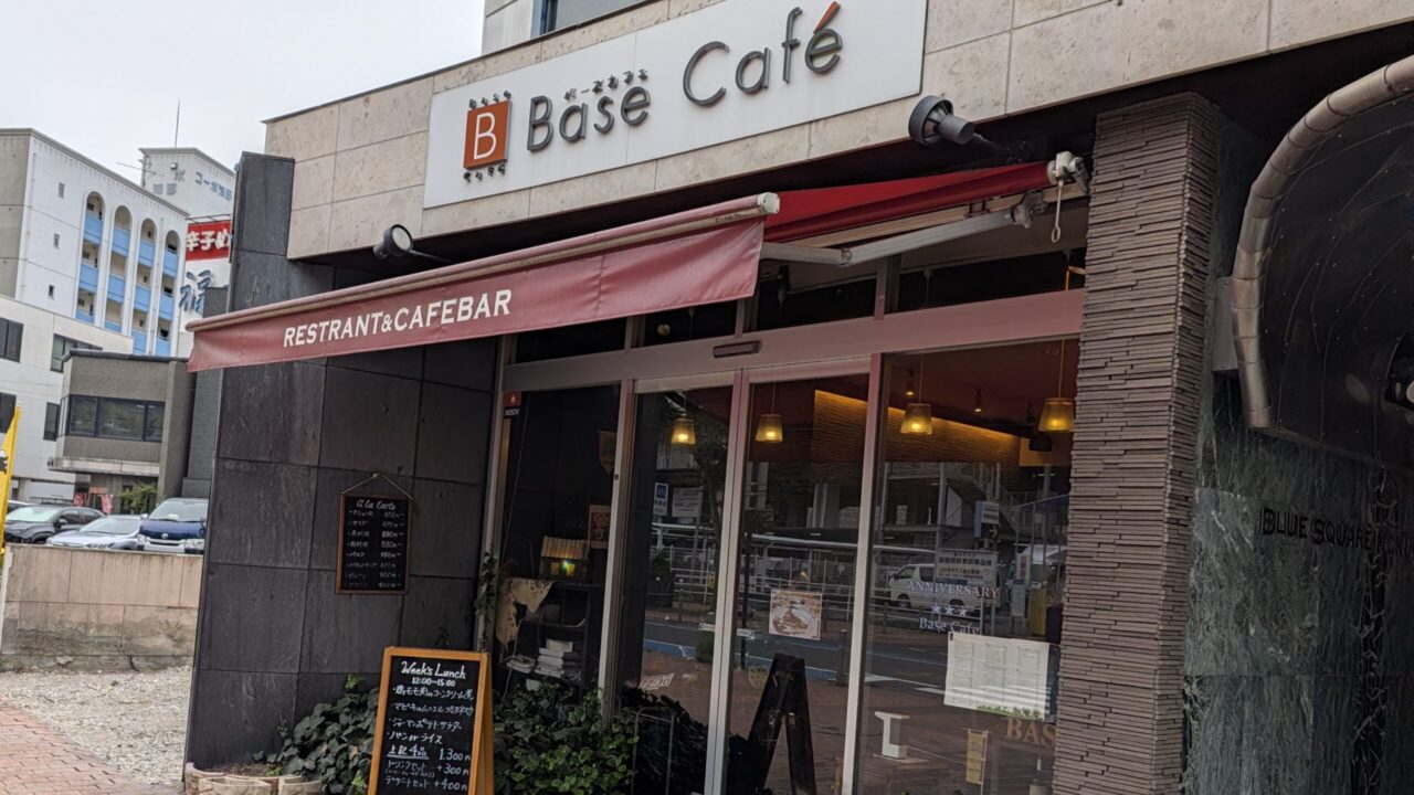 バーズカフェ斜めから見た外観