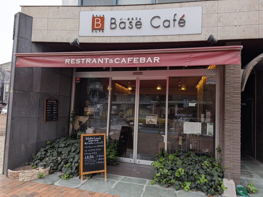 バーズカフェ正面から見た外観