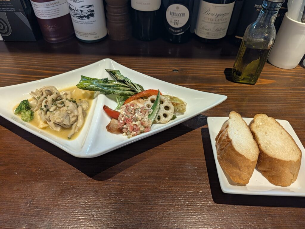 バーズカフェのメイン2種とパン
