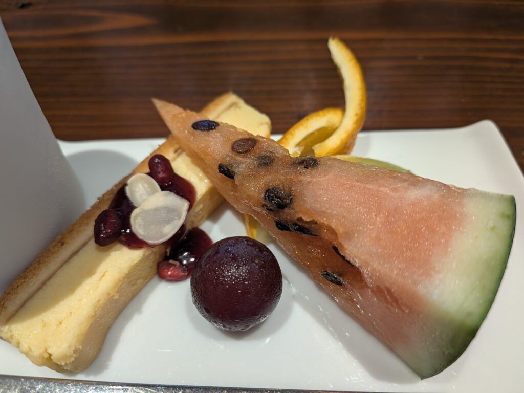 バーズカフェのフルーツとチーズケーキ