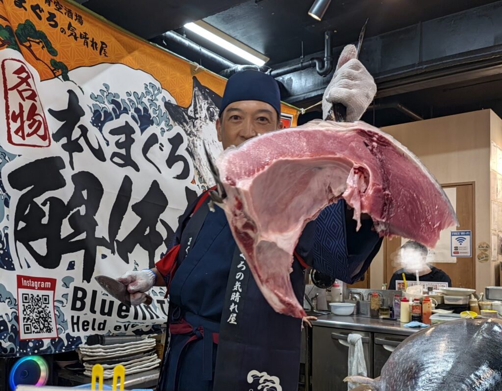 まぐろの気晴れ屋、解体したてのまぐろのカマ