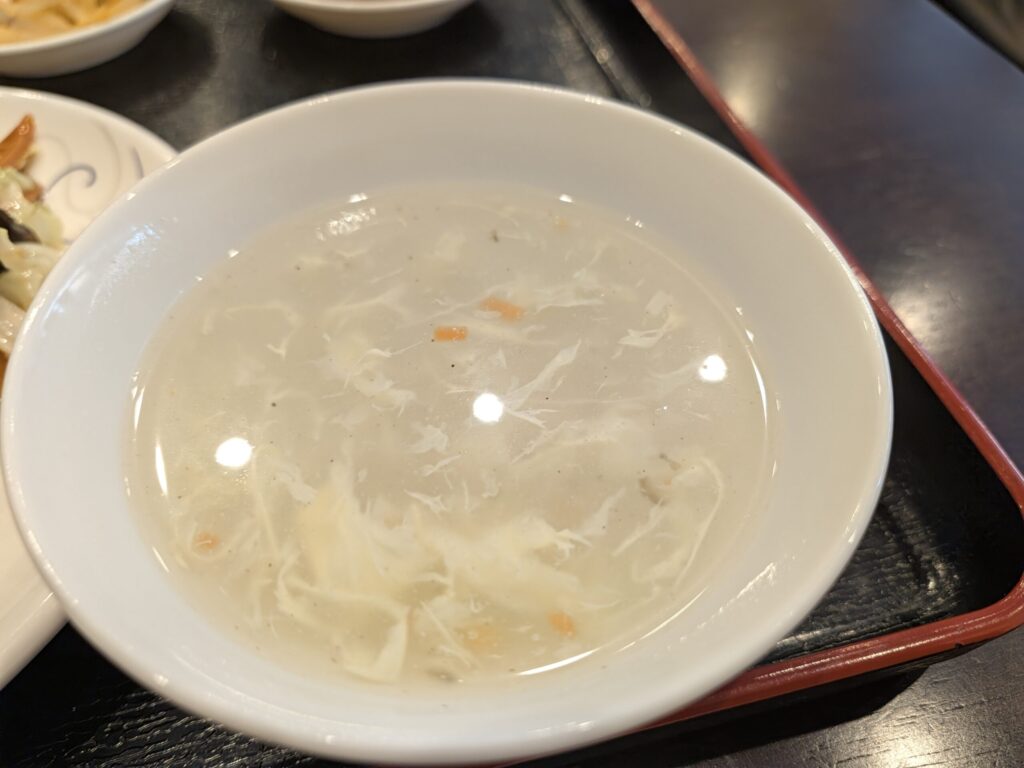 月佳閣の八宝菜定食のスープ