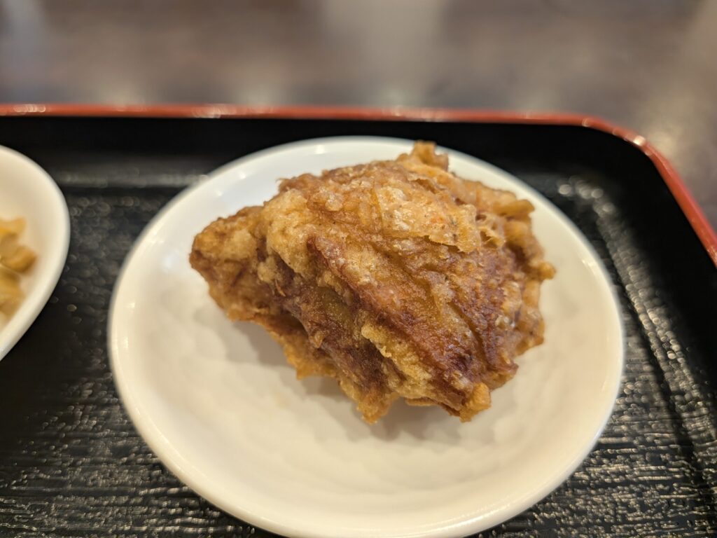 月佳閣の八宝菜定食のからあげ