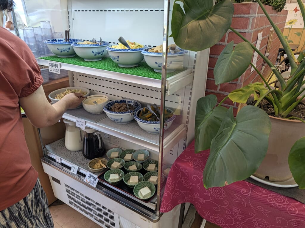 レストランまんまの小鉢コーナー