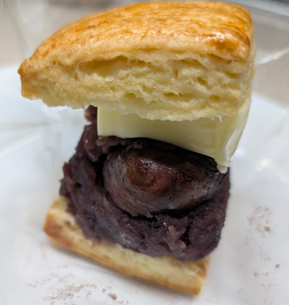 だるま餅屋のやまが和栗のあんバタースコーン